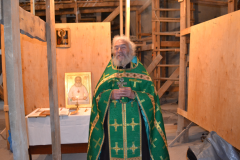 Первая служба в строящемся Храме